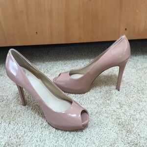 NWOB! Guess SZ 10M dusty pink peep toe heels .